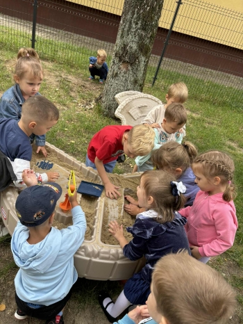 f0dd7aa2-f4b9-41e9-9d1c-843b85adcfa1