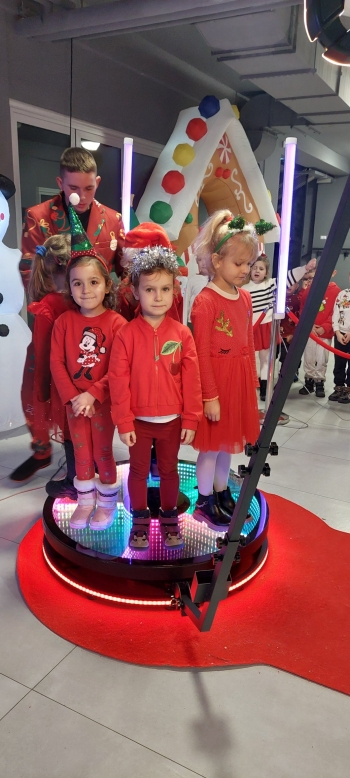 594177278_1384072160171315_3228479068306498029_n